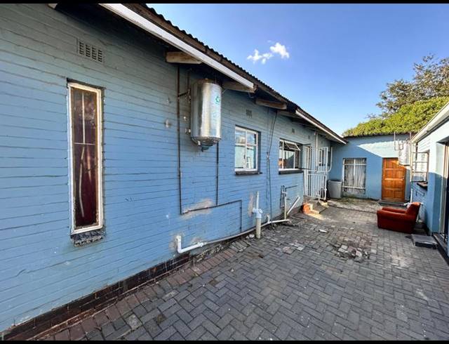 7 BEDROOM HOUSE FOR SALE IN BRENTHURST